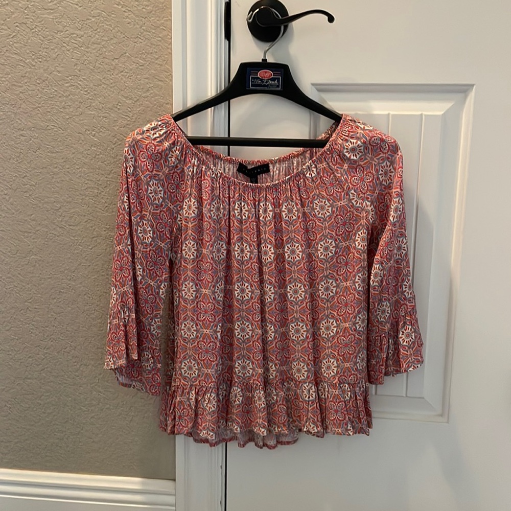 Sanctuary- size small 3/4 length flowy top